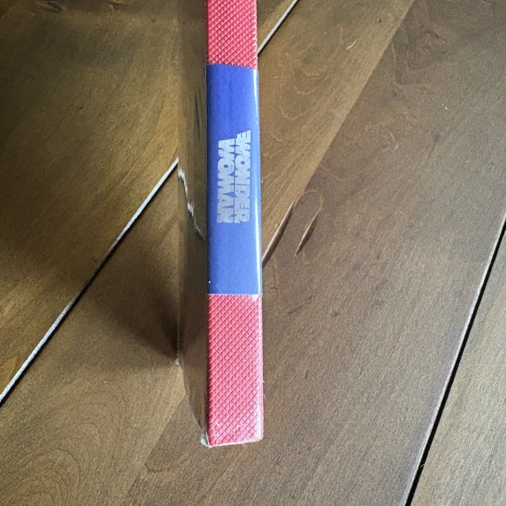 DC Comics: Wonder Woman Ruled Notebook - Picture 8 of 8